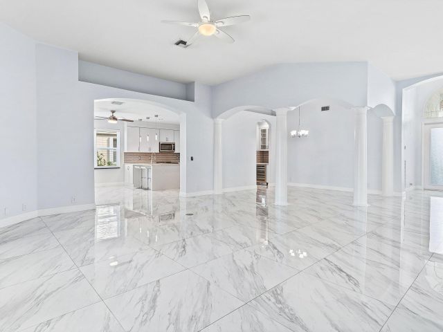 Дом в аренду по адресу 12403 Cascades Pointe Drive - фото 6897121