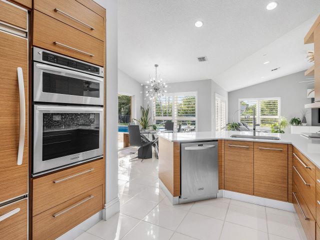 Дом в аренду по адресу 20376 Hacienda Court - фото 6897859