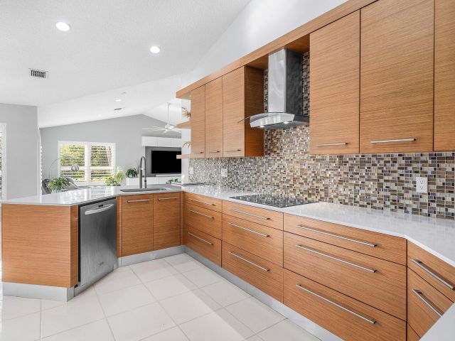 Дом в аренду по адресу 20376 Hacienda Court - фото 6897860