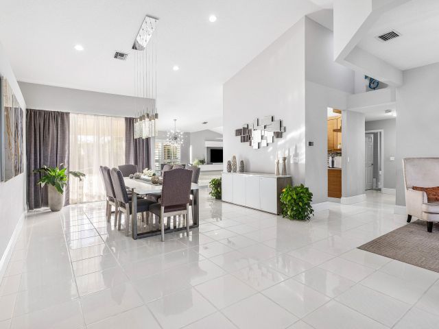 Дом в аренду по адресу 20376 Hacienda Court - фото 6897862