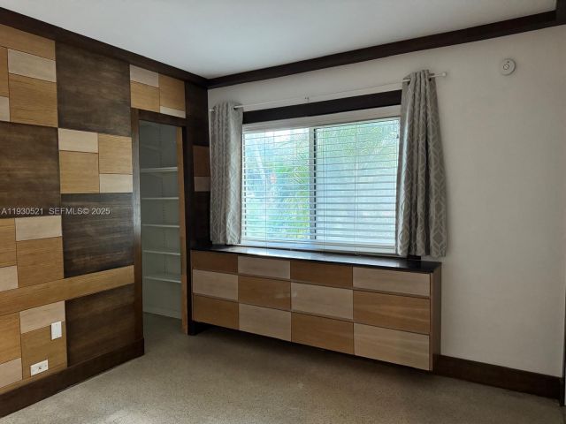 Дом в аренду по адресу 985 NE 115th St - фото 6901579