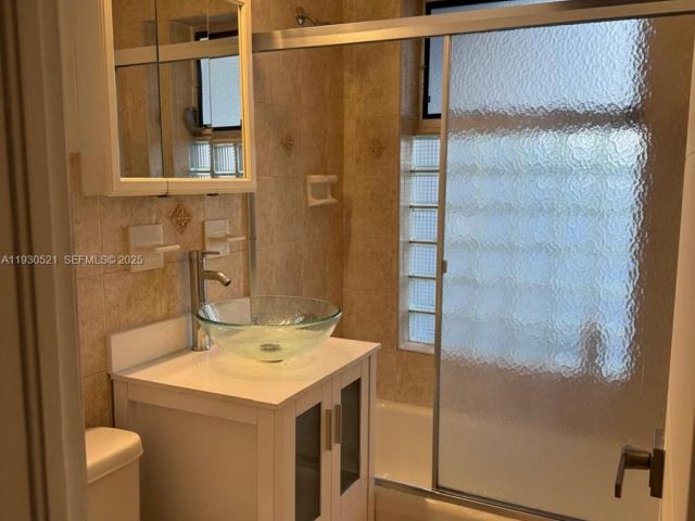 Дом в аренду по адресу 985 NE 115th St - фото 6901580