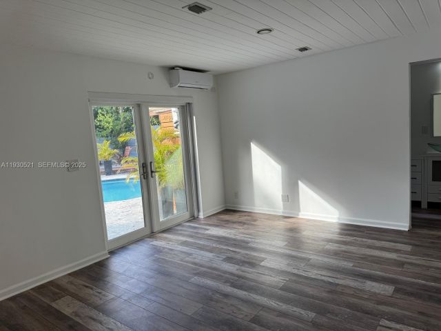 Дом в аренду по адресу 985 NE 115th St - фото 6901587