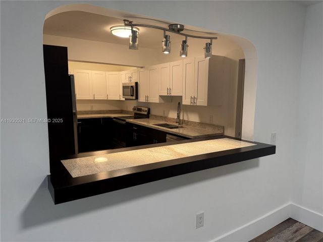 Дом в аренду по адресу 985 NE 115th St - фото 6901588