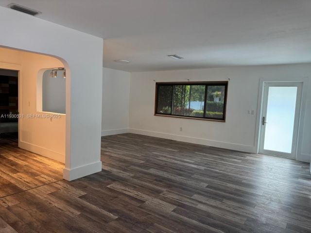 Дом в аренду по адресу 985 NE 115th St - фото 6901594