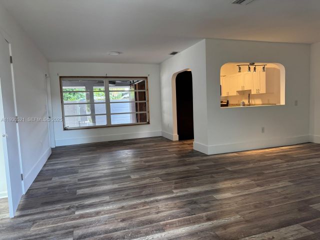 Дом в аренду по адресу 985 NE 115th St - фото 6901595