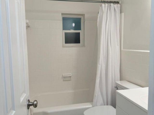 Дом в аренду по адресу 233 E E 24th Street, Street - фото 6901337