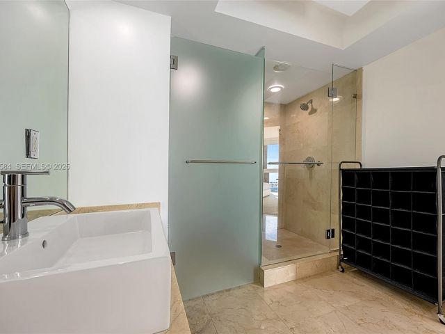 Продажа квартиры #1-1006 - фото 6900542