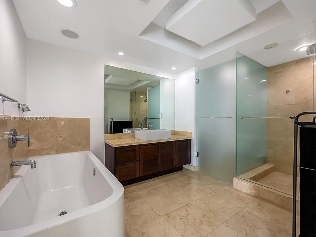 Продажа квартиры #1-1006 - фото 6900543