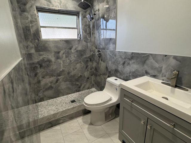 Дом в аренду по адресу 490 W 31st Street - фото 6936455