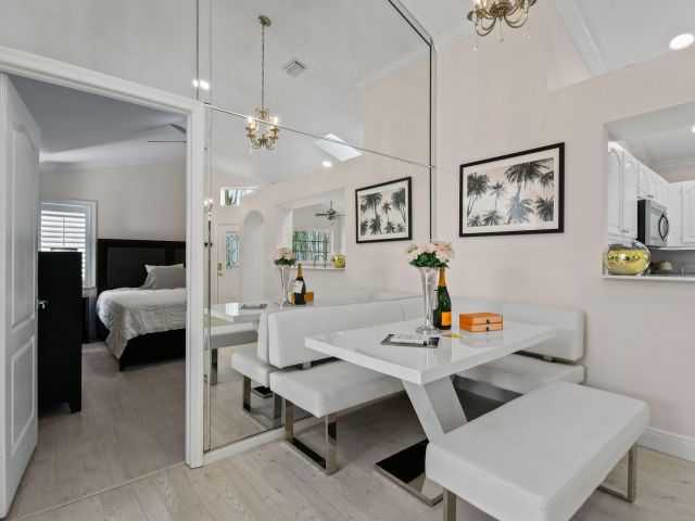 Продажа дома по адресу 9293 Heathridge Drive - фото 6899230