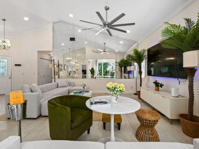 Продажа дома по адресу 9293 Heathridge Drive - фото 6899233