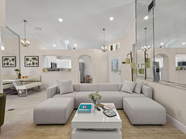 Продажа дома по адресу 9293 Heathridge Drive - фото 6899237