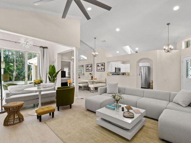 Продажа дома по адресу 9293 Heathridge Drive - фото 6899238