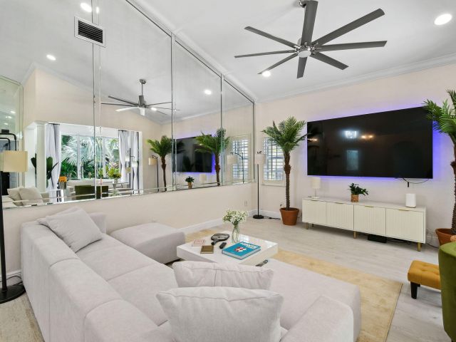 Продажа дома по адресу 9293 Heathridge Drive - фото 6899239