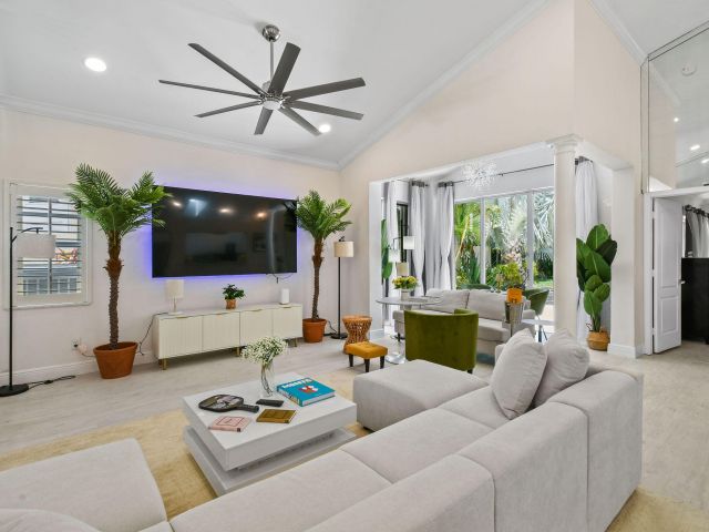 Продажа дома по адресу 9293 Heathridge Drive - фото 6899240