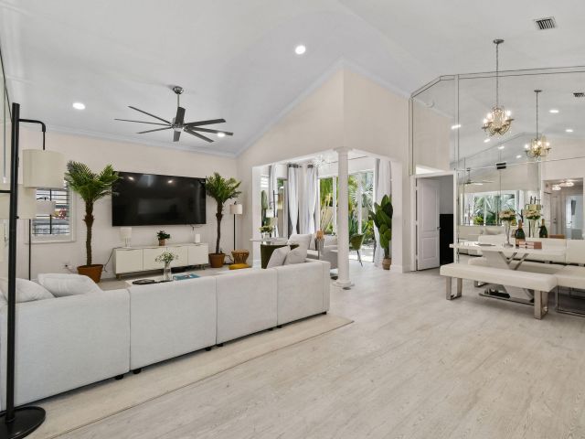 Продажа дома по адресу 9293 Heathridge Drive - фото 6899241