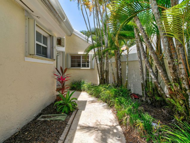 Продажа дома по адресу 9293 Heathridge Drive - фото 6899243