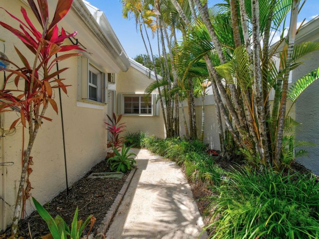 Продажа дома по адресу 9293 Heathridge Drive - фото 6899244