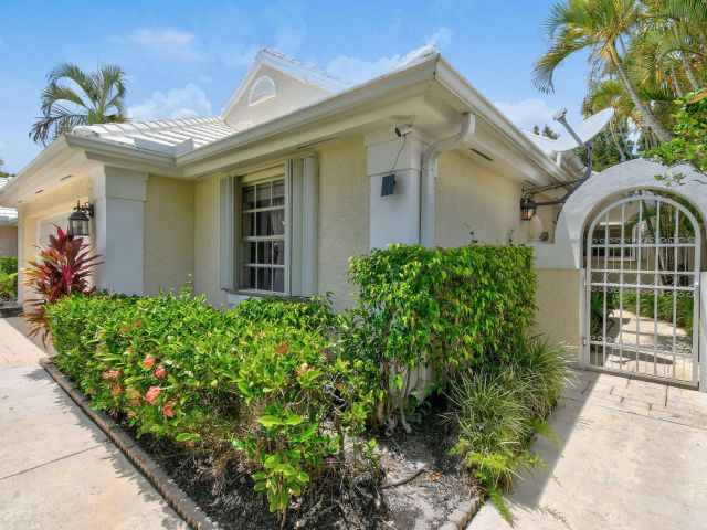 Продажа дома по адресу 9293 Heathridge Drive - фото 6899246