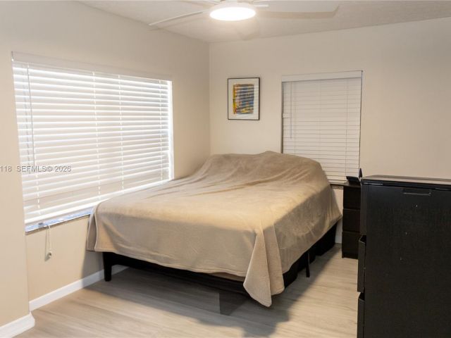 Продажа дома по адресу 2444 Roosevelt St - фото 6904720