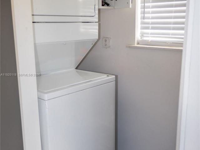 Продажа дома по адресу 2444 Roosevelt St - фото 6904722