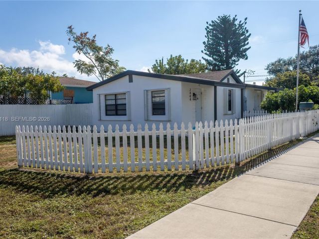 Продажа дома по адресу 2444 Roosevelt St - фото 6904728