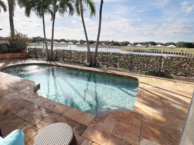 Дом в аренду по адресу 1119 Avondale Court - фото 6899213