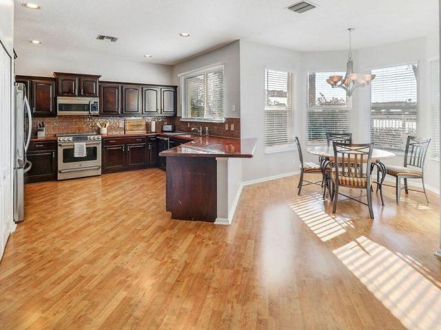 Дом в аренду по адресу 1119 Avondale Court - фото 6899218