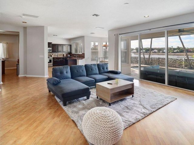 Дом в аренду по адресу 1119 Avondale Court - фото 6899220