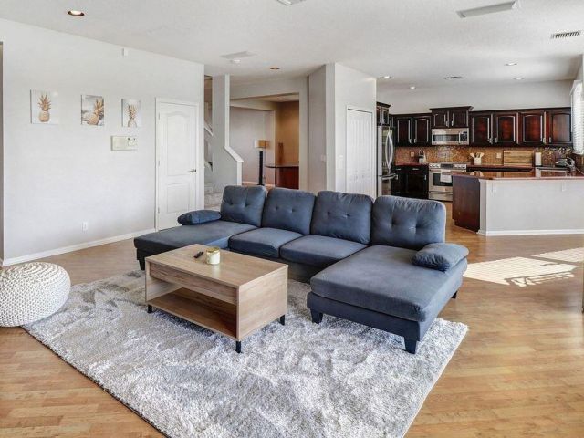 Дом в аренду по адресу 1119 Avondale Court - фото 6899221