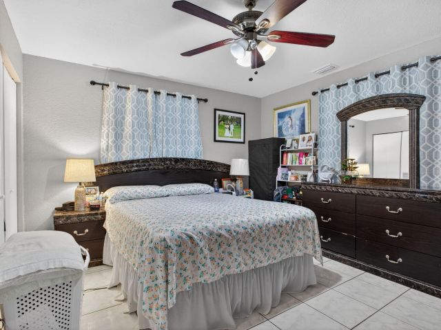 Продажа дома по адресу 2636 NW 9th Court - фото 6922176