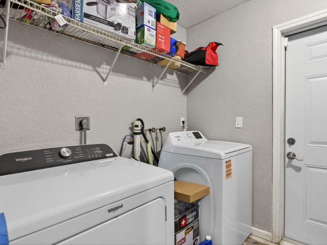 Продажа дома по адресу 2636 NW 9th Court - фото 6922177