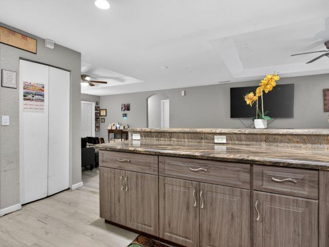 Продажа дома по адресу 2636 NW 9th Court - фото 6922179