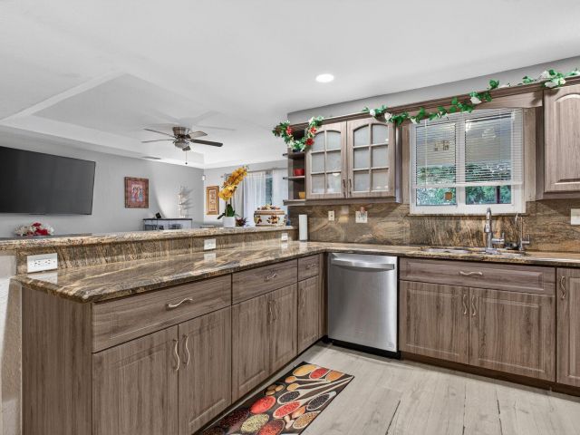 Продажа дома по адресу 2636 NW 9th Court - фото 6922180