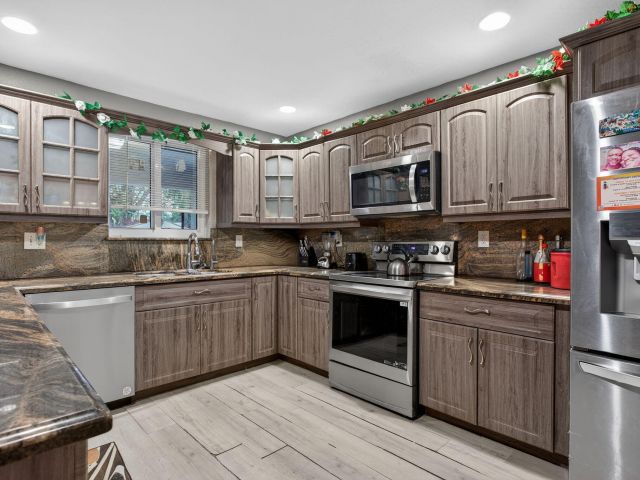 Продажа дома по адресу 2636 NW 9th Court - фото 6922181