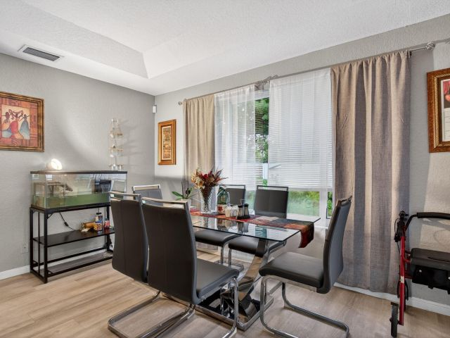 Продажа дома по адресу 2636 NW 9th Court - фото 6922183