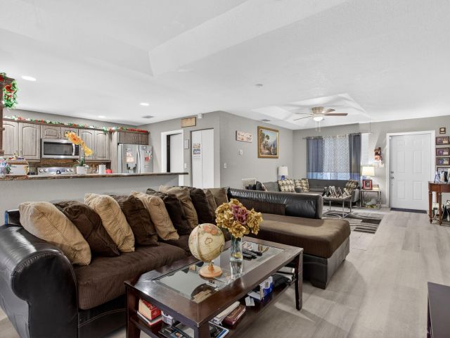 Продажа дома по адресу 2636 NW 9th Court - фото 6922185