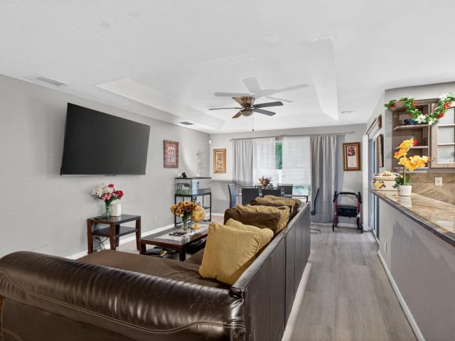 Продажа дома по адресу 2636 NW 9th Court - фото 6922187