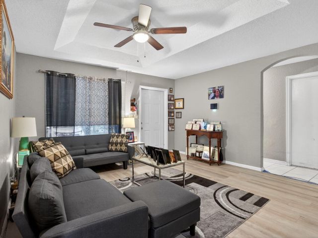 Продажа дома по адресу 2636 NW 9th Court - фото 6922189