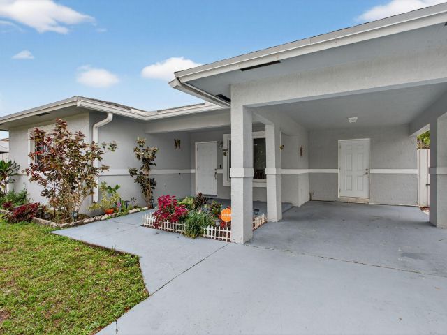 Продажа дома по адресу 2636 NW 9th Court - фото 6922191