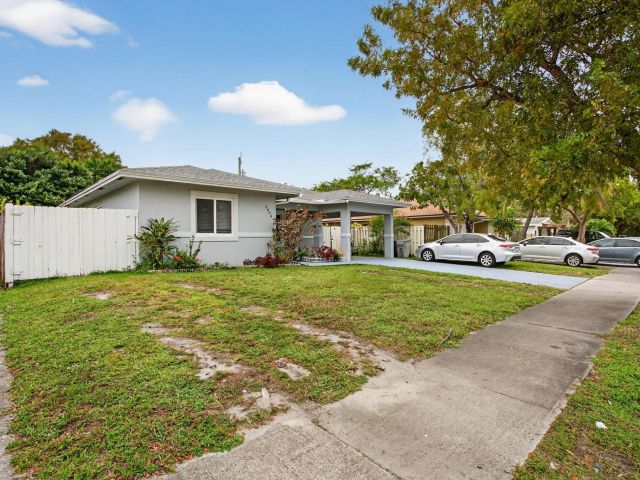 Продажа дома по адресу 2636 NW 9th Court - фото 6922192