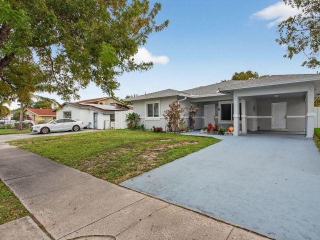 Продажа дома по адресу 2636 NW 9th Court - фото 6922193