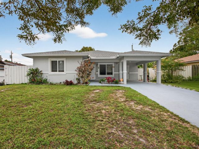 Продажа дома по адресу 2636 NW 9th Court - фото 6922194