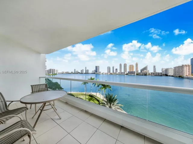 Продажа квартиры #703 - фото 6900077