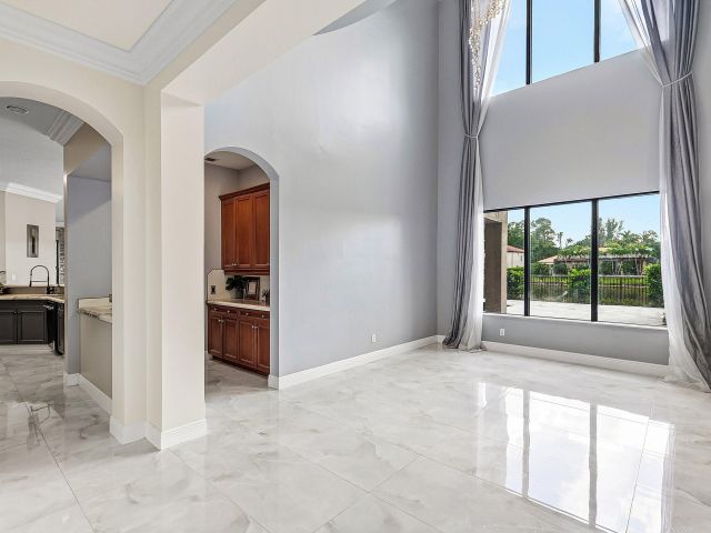 Продажа дома по адресу 8060 Woodslanding Trail - фото 6933436