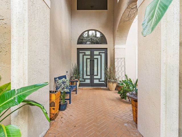 Продажа дома по адресу 8060 Woodslanding Trail - фото 6933445