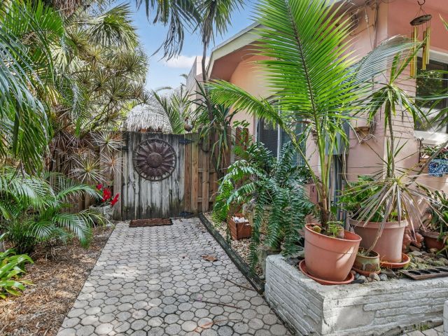 Продажа дома по адресу 460 SE 18th Avenue - фото 6901600