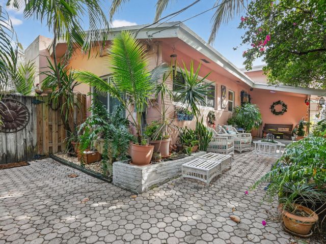 Продажа дома по адресу 460 SE 18th Avenue - фото 6901602