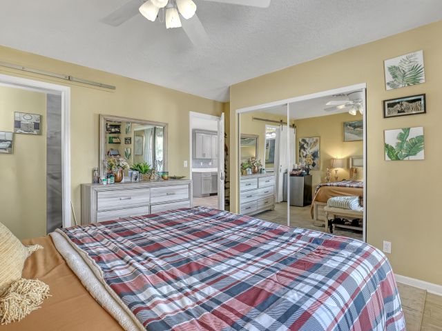 Продажа дома по адресу 1476 N Mangonia Drive - фото 6900596